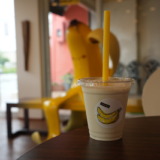 宮古島土産で大人気のバナナケーキの店！平良港の近くにある「モンテドール本店」で牛乳バナナジュースを飲んでみた