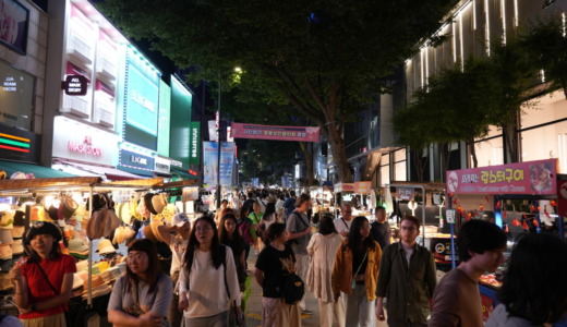 韓国・ソウルでも随一の繁華街！日没後で屋台も出店している「明洞」を散策する