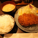 肉厚でボリューム満点な定食！とんかつ檍 札幌大通店で「ロースかつ定食」を食べてみた